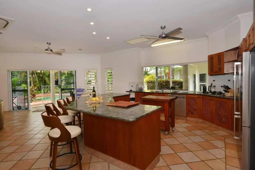Solander House - 5 Bedrooms By The Beach Port Douglas Hébergement de vacances
