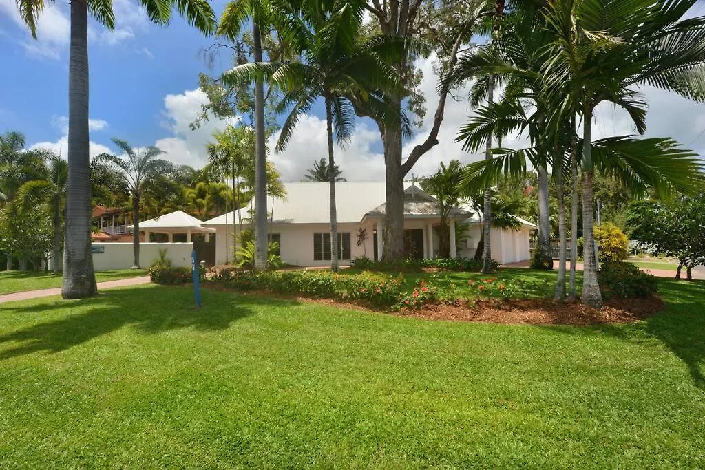 Solander House - 5 Bedrooms By The Beach Port Douglas